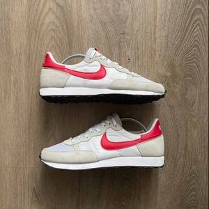 NIKE; CHALLENGER OG ‘WHITE UNIVERSITY RED’